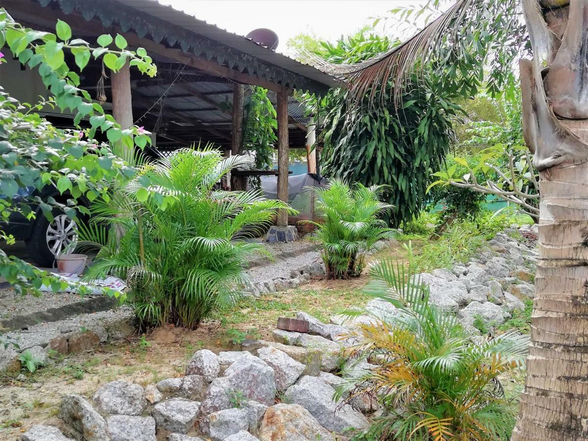 Sabandy House B&B Padang Mat Sirat Buitenkant foto
